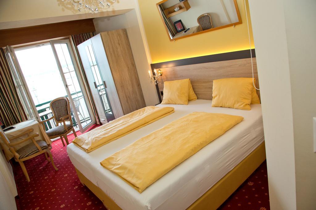 Villa Desiree - Hotel Garni - Adults Only Villach Exteriör bild