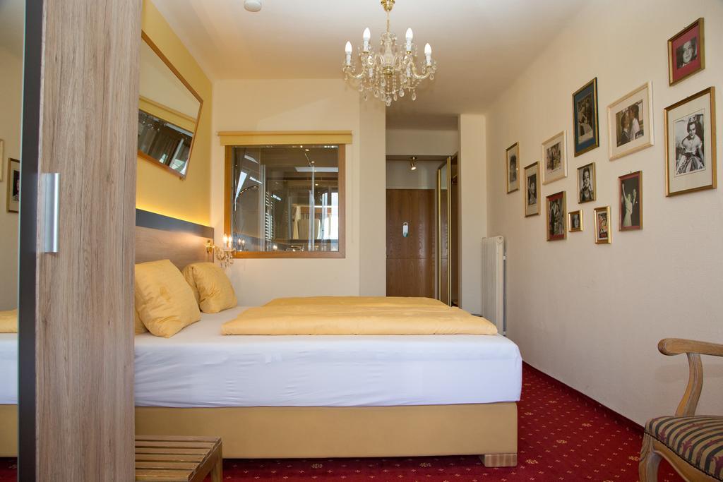 Villa Desiree - Hotel Garni - Adults Only Villach Exteriör bild