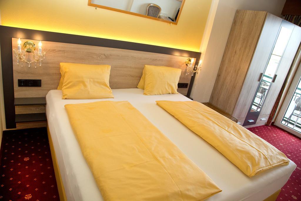 Villa Desiree - Hotel Garni - Adults Only Villach Exteriör bild