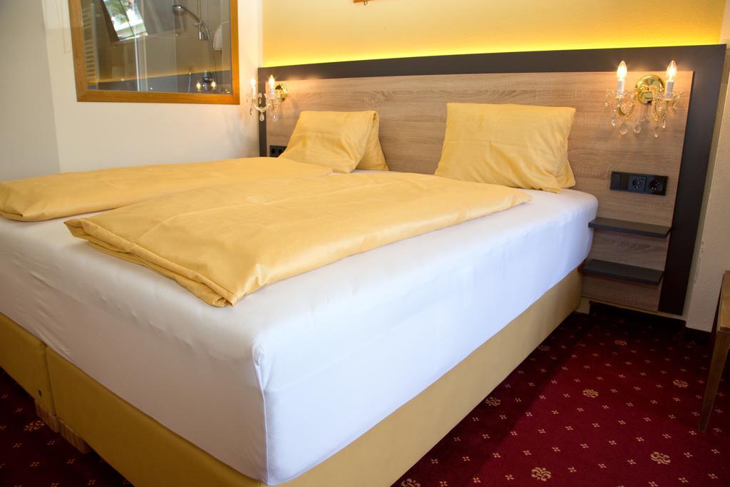Villa Desiree - Hotel Garni - Adults Only Villach Exteriör bild
