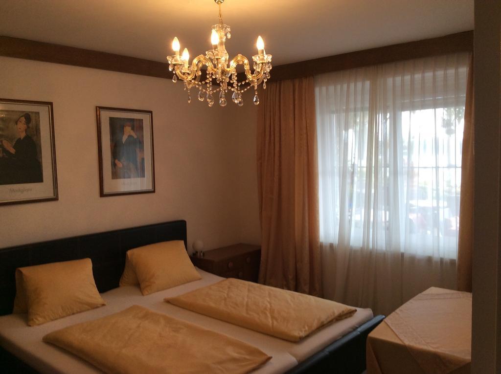 Villa Desiree - Hotel Garni - Adults Only Villach Exteriör bild