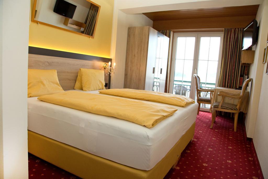 Villa Desiree - Hotel Garni - Adults Only Villach Exteriör bild