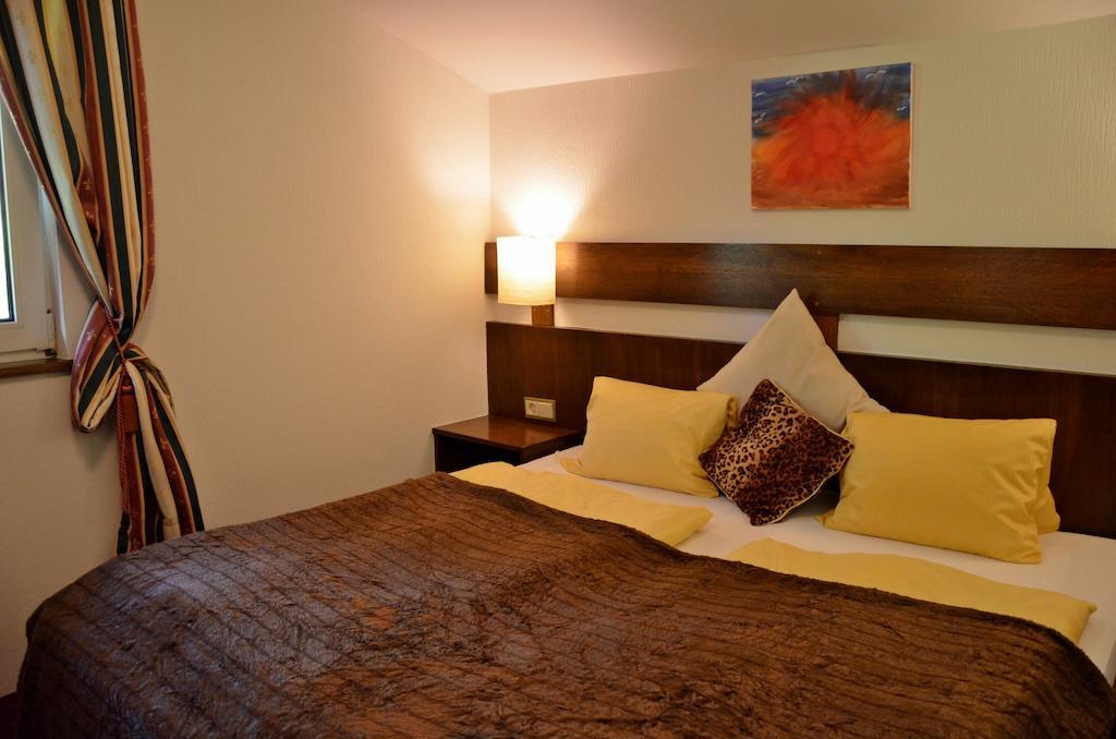 Villa Desiree - Hotel Garni - Adults Only Villach Rum bild